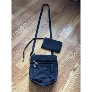 Baggallini Crossbody Bag Purse Black Nylon Pockets & Adjustable Strap Wallet